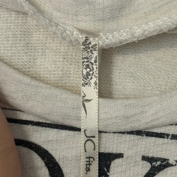 Brooklyn Graphic Cream Top - Picture 2 of 3